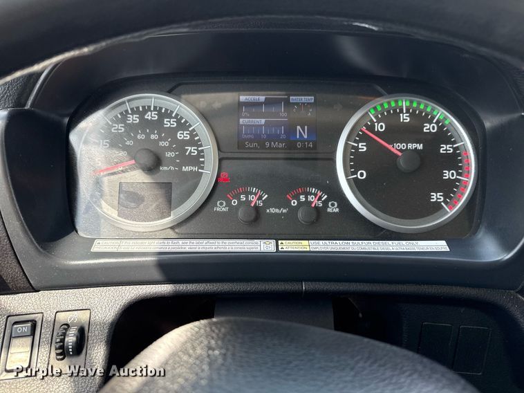 image for item EG5765 2013 Hino 338 roll-off container truck