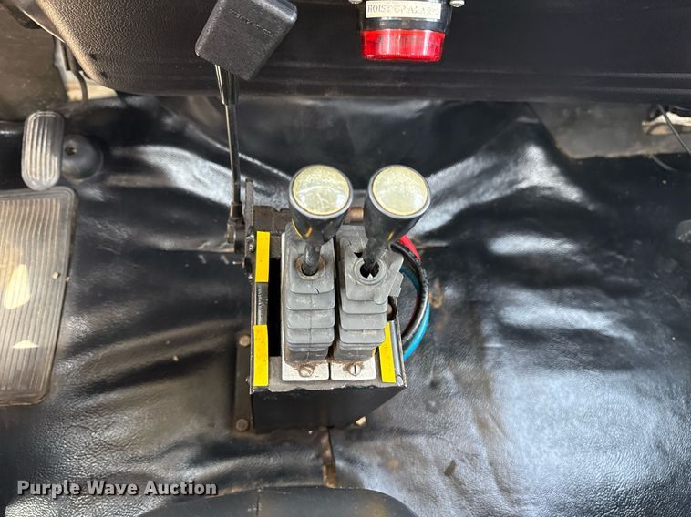 image for item EG5765 2013 Hino 338 roll-off container truck