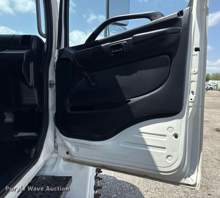 image for item EG5765 2013 Hino 338 roll-off container truck