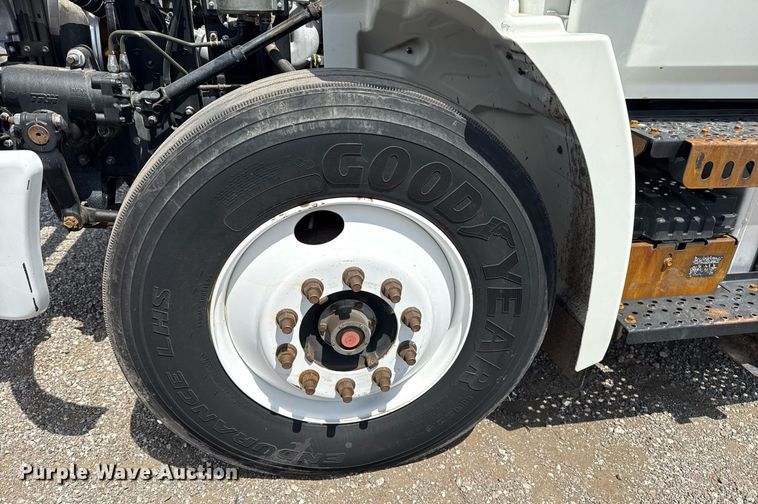 image for item EG5765 2013 Hino 338 roll-off container truck