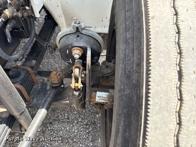 image for item EG5765 2013 Hino 338 roll-off container truck