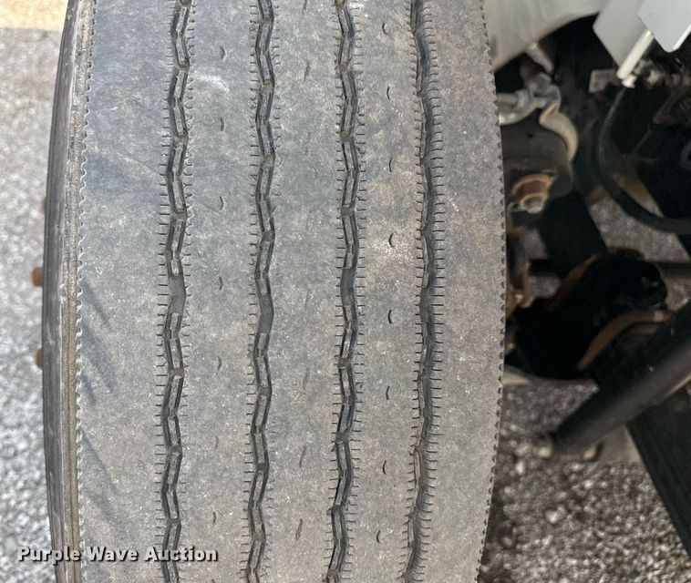 image for item EG5765 2013 Hino 338 roll-off container truck