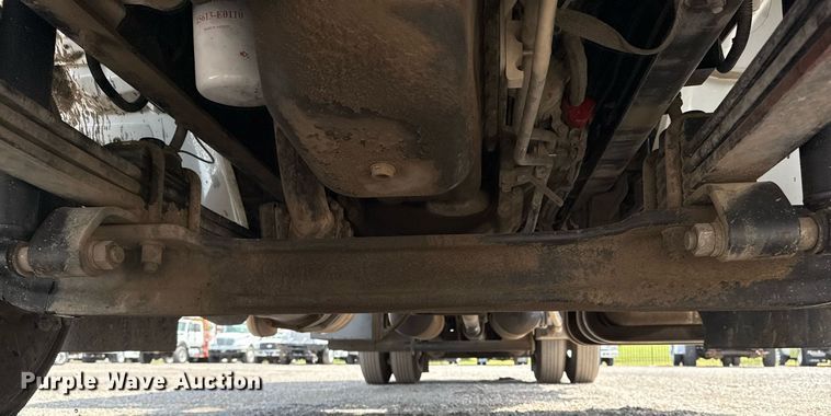 image for item EG5765 2013 Hino 338 roll-off container truck