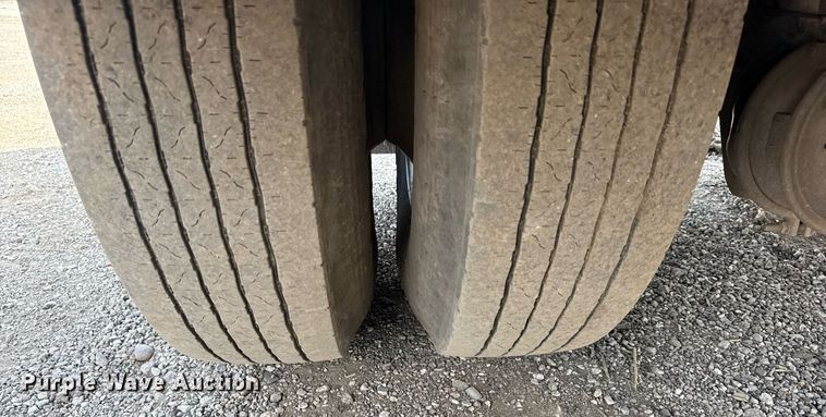 image for item EG5765 2013 Hino 338 roll-off container truck