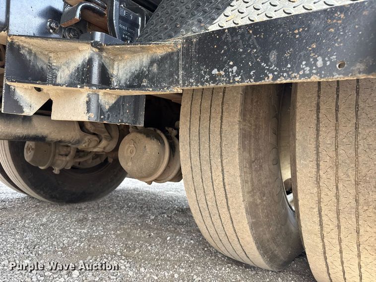 image for item EG5765 2013 Hino 338 roll-off container truck