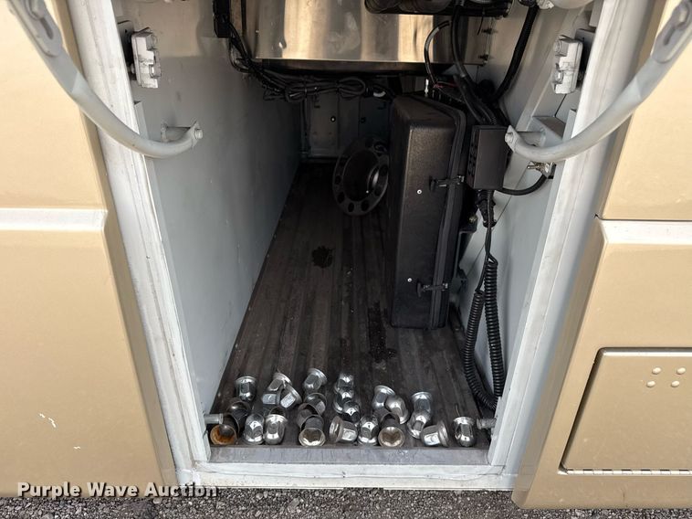 image for item EG5768 2009 BlueBird Coachworks coach bus