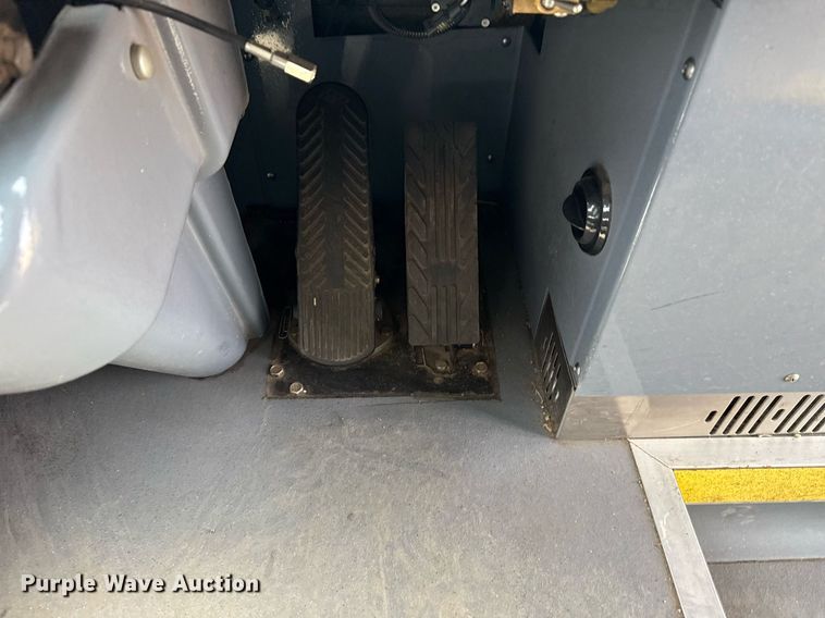 image for item EG5768 2009 BlueBird Coachworks coach bus