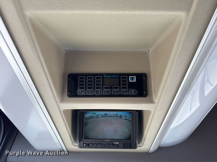 image for item EG5768 2009 BlueBird Coachworks coach bus