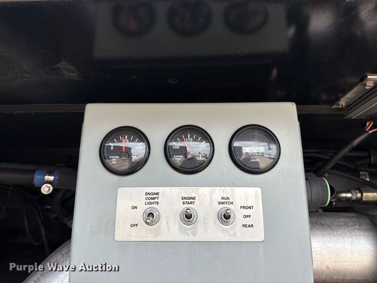 image for item EG5768 2009 BlueBird Coachworks coach bus