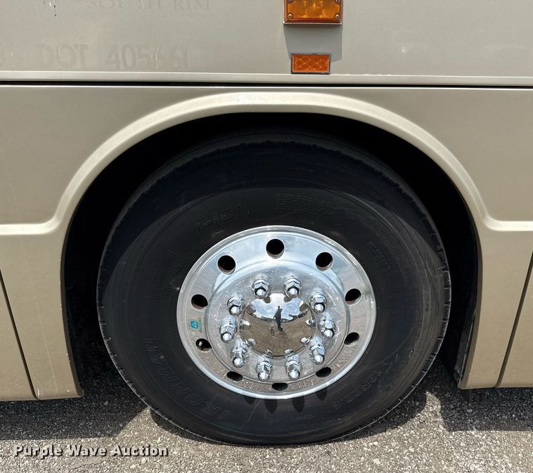 image for item EG5768 2009 BlueBird Coachworks coach bus