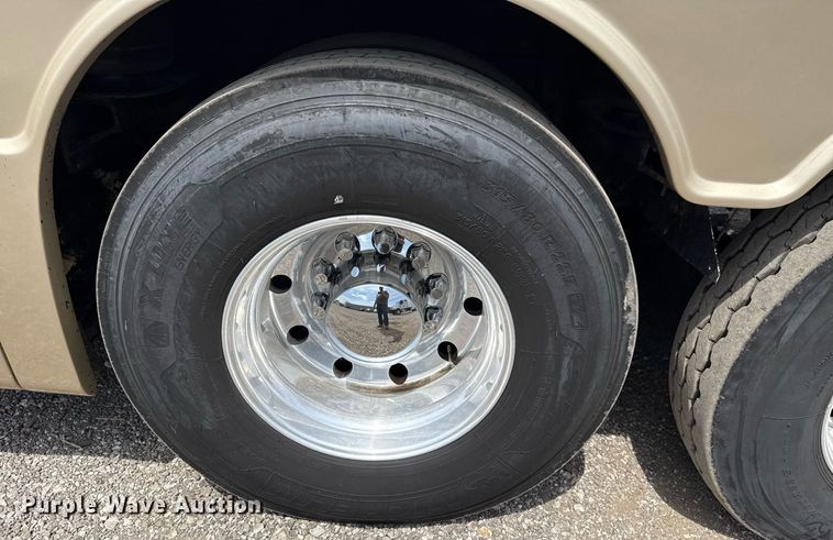 image for item EG5768 2009 BlueBird Coachworks coach bus