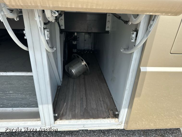 image for item EG5768 2009 BlueBird Coachworks coach bus