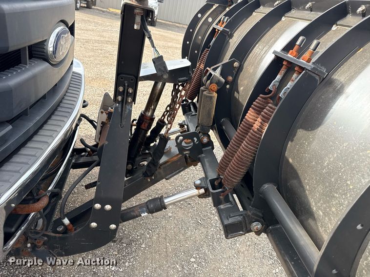 image for item EG5776 2013 Ford F550 flatbed truck