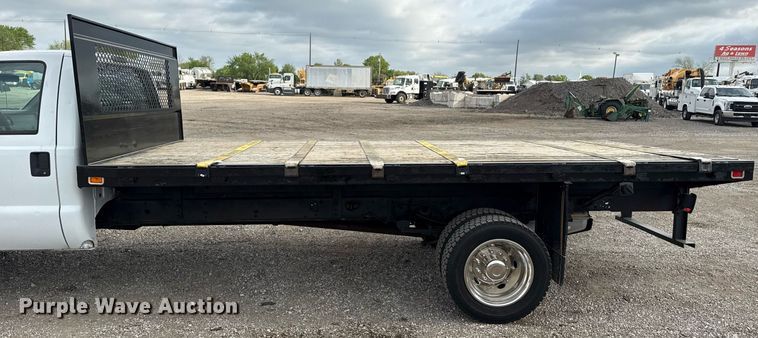 image for item EG5776 2013 Ford F550 flatbed truck