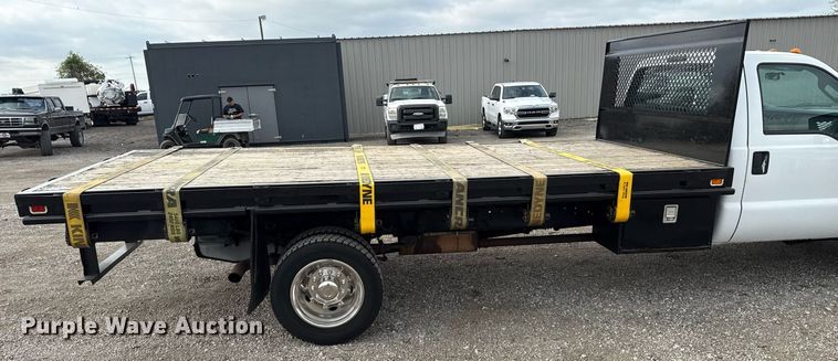 image for item EG5776 2013 Ford F550 flatbed truck