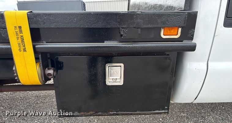 image for item EG5776 2013 Ford F550 flatbed truck