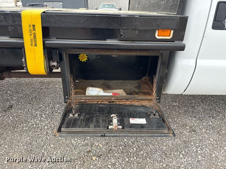 image for item EG5776 2013 Ford F550 flatbed truck