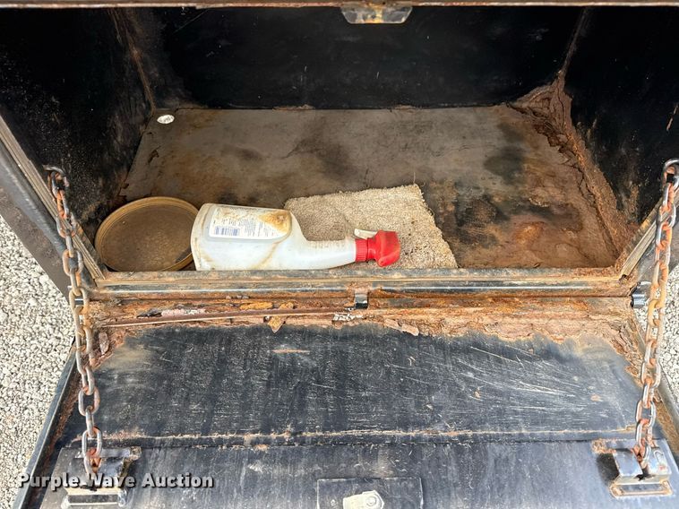 image for item EG5776 2013 Ford F550 flatbed truck