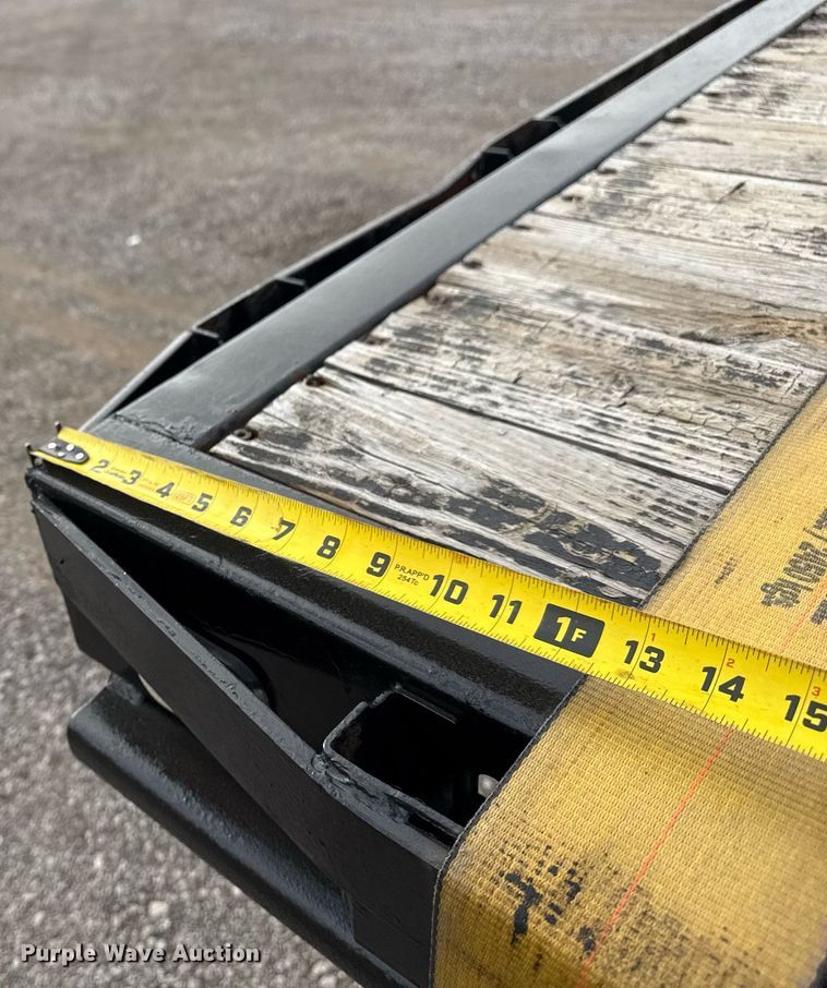 image for item EG5776 2013 Ford F550 flatbed truck