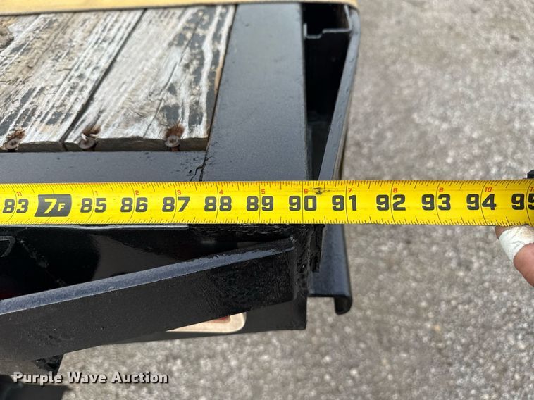 image for item EG5776 2013 Ford F550 flatbed truck