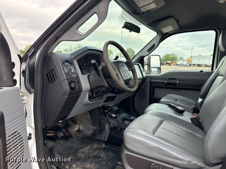 image for item EG5776 2013 Ford F550 flatbed truck