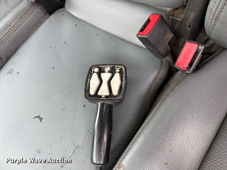 image for item EG5776 2013 Ford F550 flatbed truck