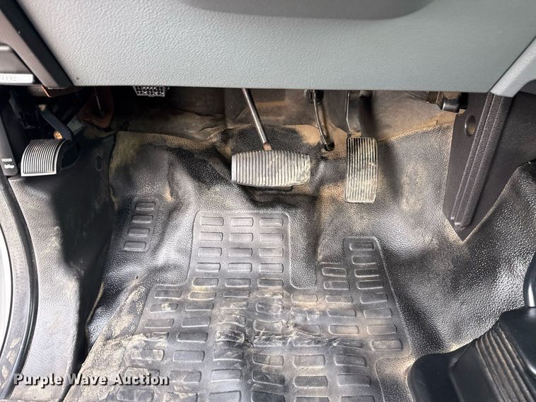 image for item EG5776 2013 Ford F550 flatbed truck