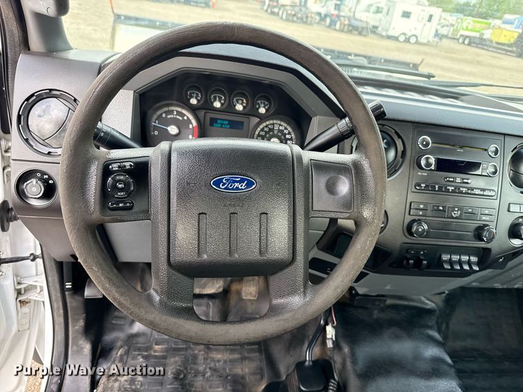 image for item EG5776 2013 Ford F550 flatbed truck