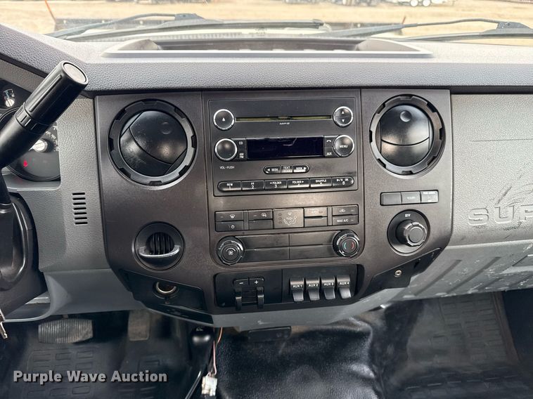 image for item EG5776 2013 Ford F550 flatbed truck