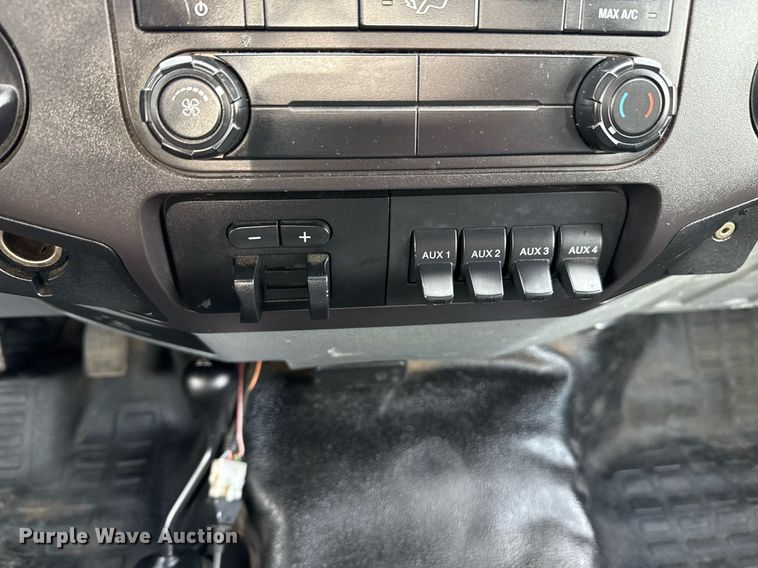 image for item EG5776 2013 Ford F550 flatbed truck