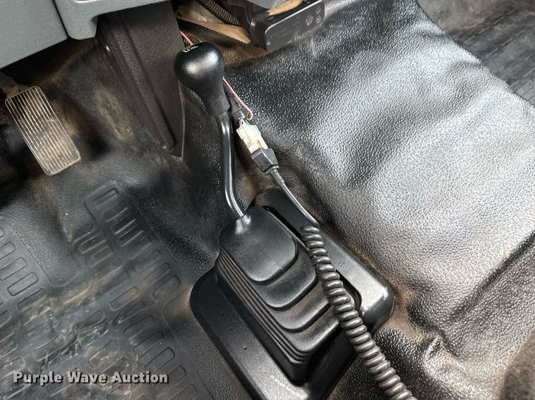 image for item EG5776 2013 Ford F550 flatbed truck