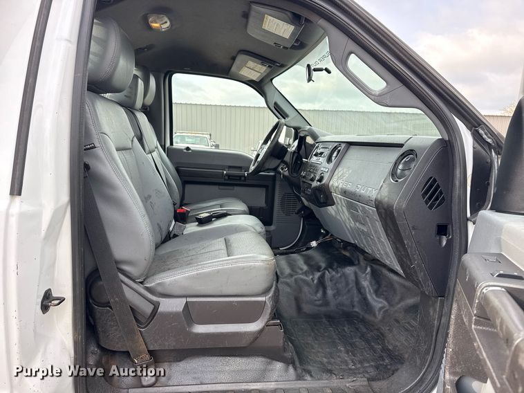 image for item EG5776 2013 Ford F550 flatbed truck