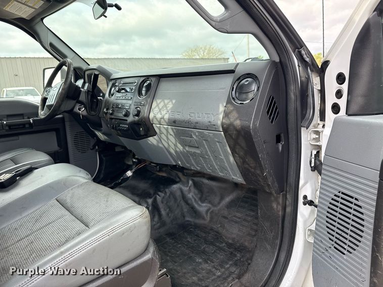 image for item EG5776 2013 Ford F550 flatbed truck