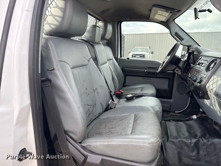 image for item EG5776 2013 Ford F550 flatbed truck