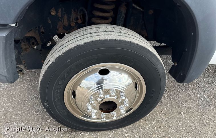 image for item EG5776 2013 Ford F550 flatbed truck