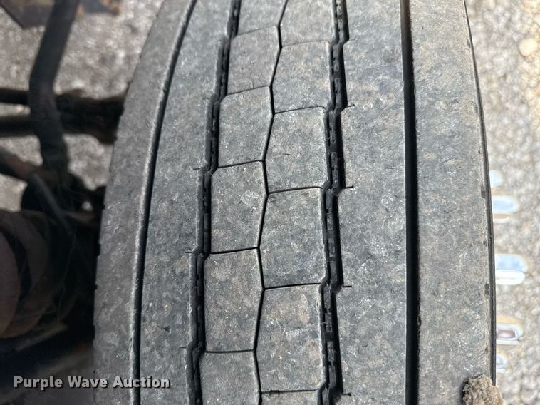 image for item EG5776 2013 Ford F550 flatbed truck