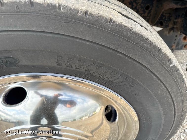 image for item EG5776 2013 Ford F550 flatbed truck