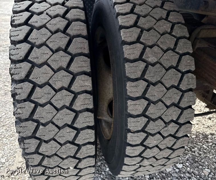 image for item EG5776 2013 Ford F550 flatbed truck