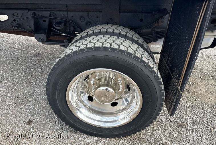 image for item EG5776 2013 Ford F550 flatbed truck