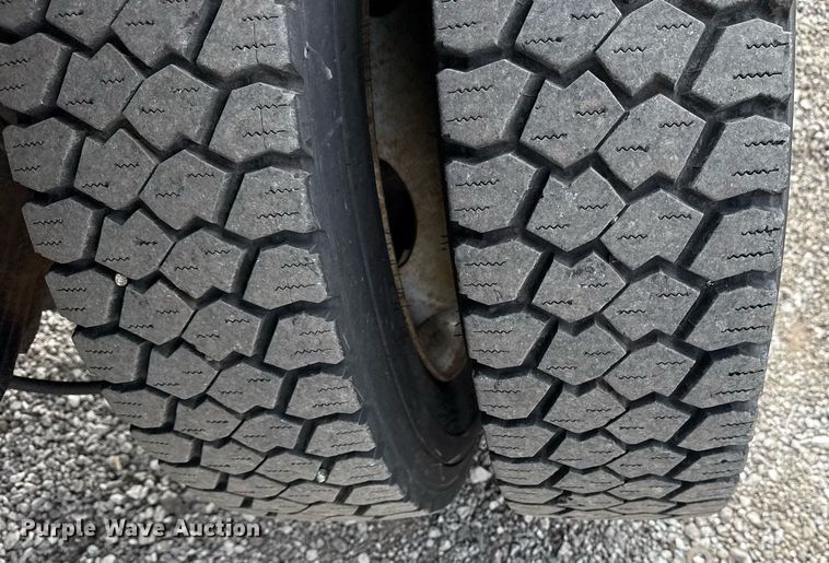 image for item EG5776 2013 Ford F550 flatbed truck