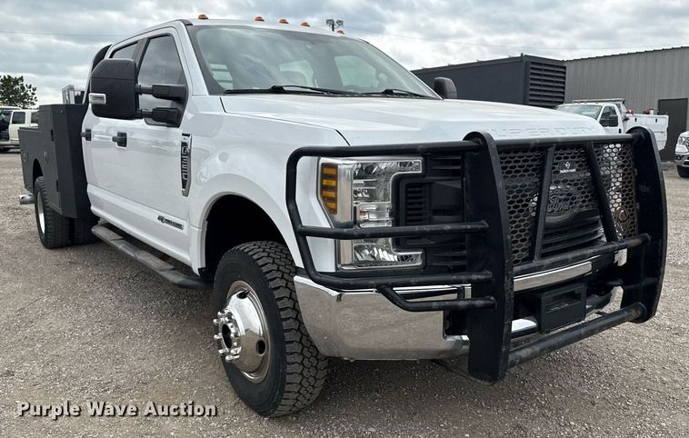 image for item EG5780 2019 Ford F350 Super Duty Crew Cab flatbed pickup truck