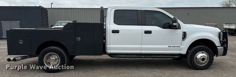 image for item EG5780 2019 Ford F350 Super Duty Crew Cab flatbed pickup truck