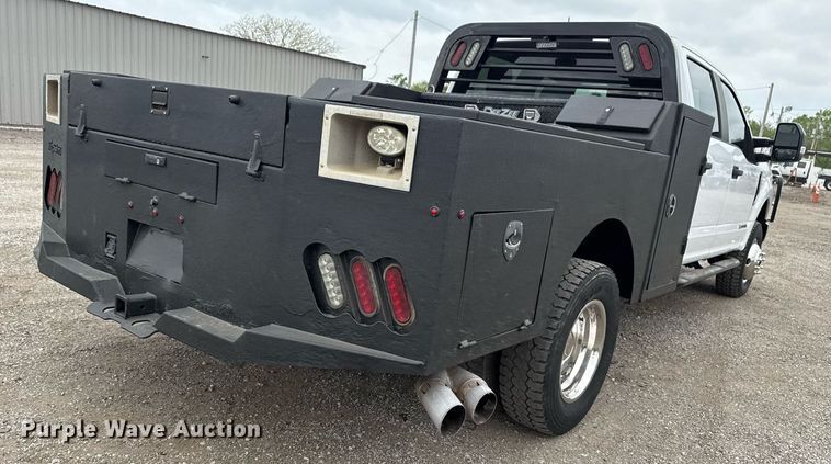 image for item EG5780 2019 Ford F350 Super Duty Crew Cab flatbed pickup truck