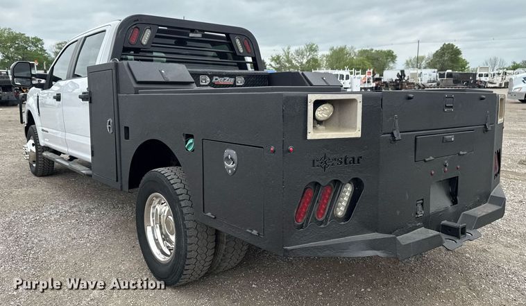 image for item EG5780 2019 Ford F350 Super Duty Crew Cab flatbed pickup truck