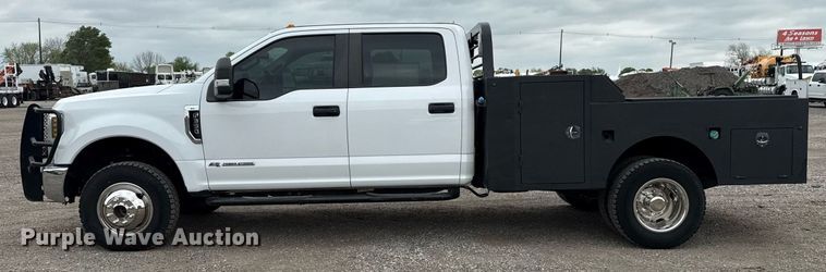 image for item EG5780 2019 Ford F350 Super Duty Crew Cab flatbed pickup truck