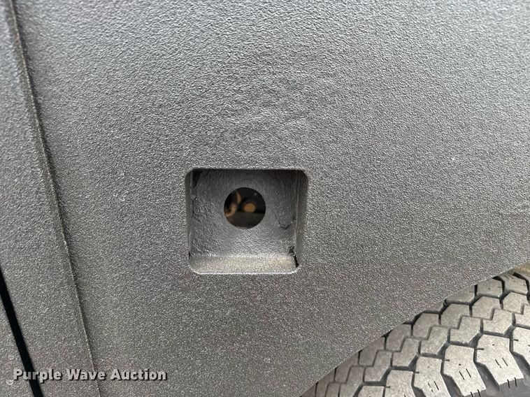 image for item EG5780 2019 Ford F350 Super Duty Crew Cab flatbed pickup truck