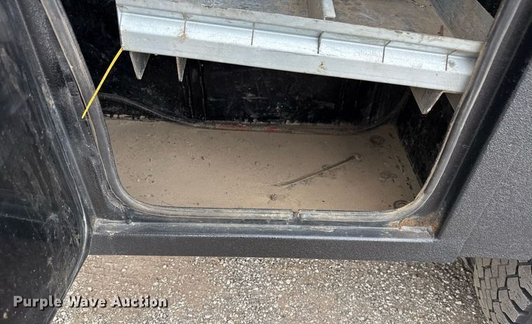 image for item EG5780 2019 Ford F350 Super Duty Crew Cab flatbed pickup truck