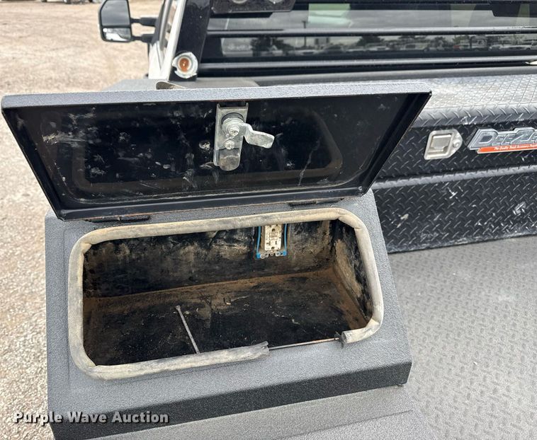 image for item EG5780 2019 Ford F350 Super Duty Crew Cab flatbed pickup truck