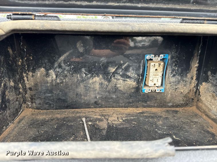 image for item EG5780 2019 Ford F350 Super Duty Crew Cab flatbed pickup truck