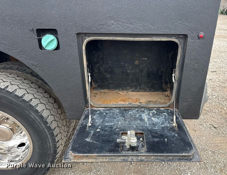 image for item EG5780 2019 Ford F350 Super Duty Crew Cab flatbed pickup truck